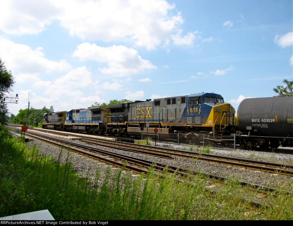 CSX 661, 7564, and 7494